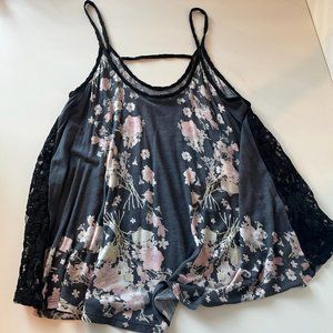 Floral Tanktop with Lace Panels